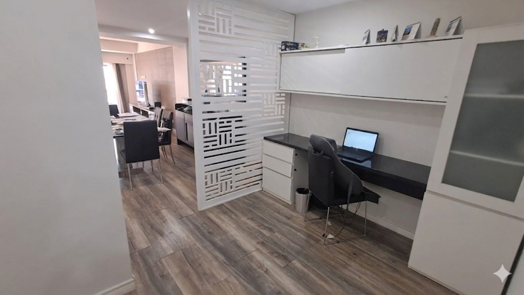 PISO DE 3 AMBIENTES CON DOBLE SUITE, 2 COCHERAS Y VISTA AL FRENTE.REF.914