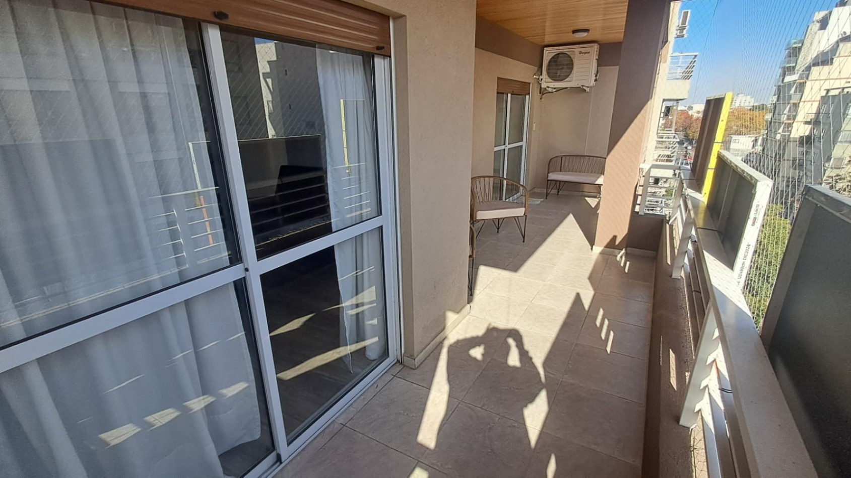 PISO DE 3 AMBIENTES CON DOBLE SUITE, 2 COCHERAS Y VISTA AL FRENTE.REF.914