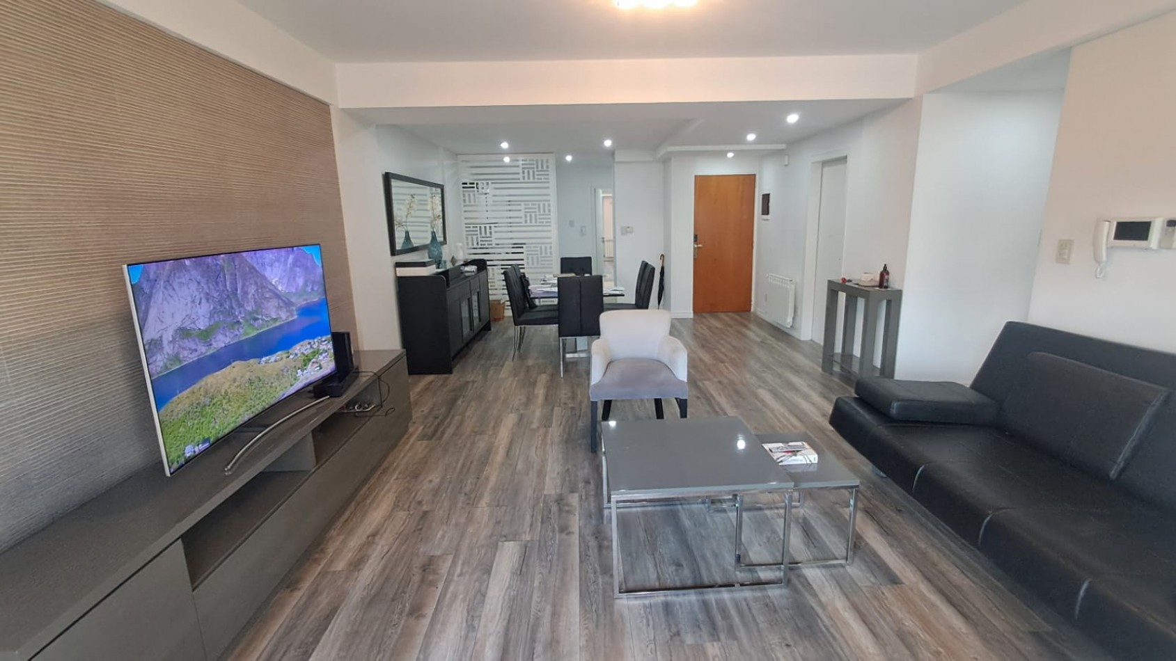 PISO DE 3 AMBIENTES CON DOBLE SUITE, 2 COCHERAS Y VISTA AL FRENTE.REF.914