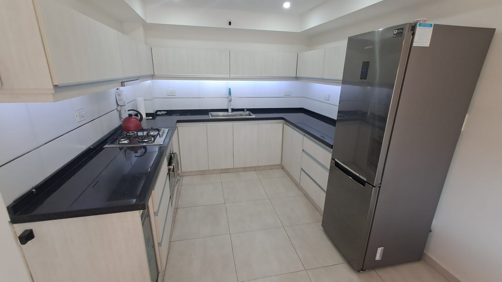 PISO DE 3 AMBIENTES CON DOBLE SUITE, 2 COCHERAS Y VISTA AL FRENTE.REF.914