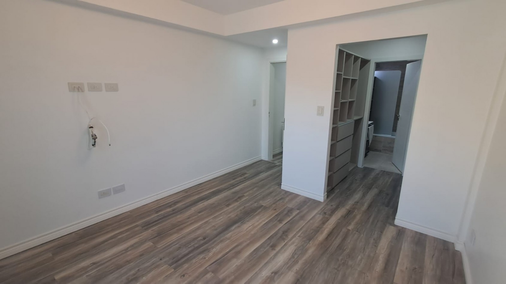PISO DE 3 AMBIENTES CON DOBLE SUITE, 2 COCHERAS Y VISTA AL FRENTE.REF.914