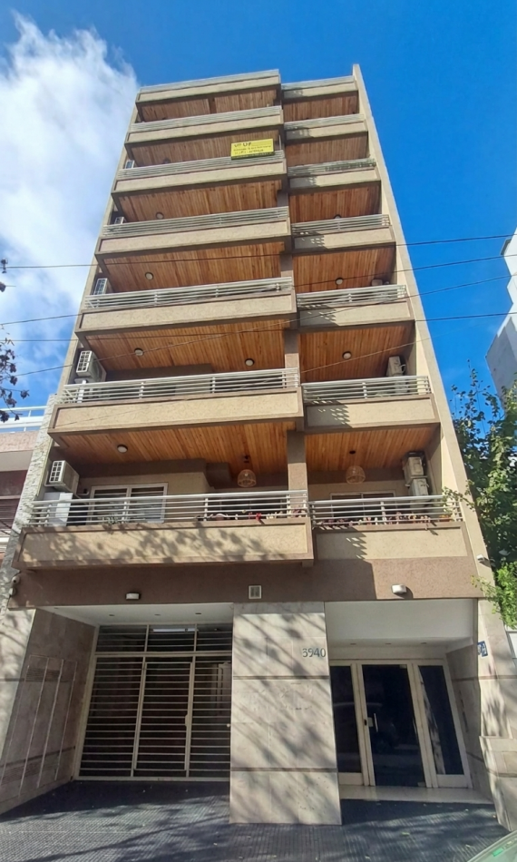 PISO DE 3 AMBIENTES CON DOBLE SUITE, 2 COCHERAS Y VISTA AL FRENTE.REF.914