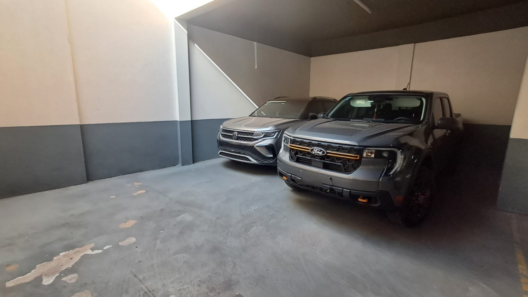 PISO DE 3 AMBIENTES CON DOBLE SUITE, 2 COCHERAS Y VISTA AL FRENTE.REF.914