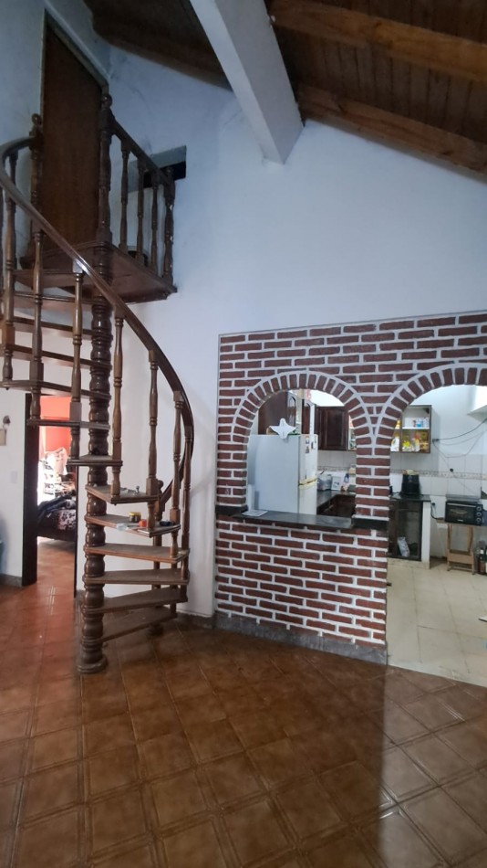 CASA CON SALON DE FIESTA/COCHERA.REF.915 