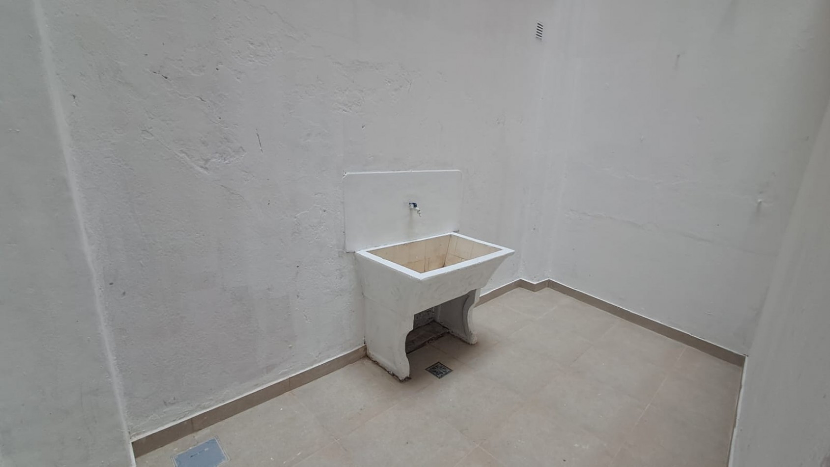 DEPARTAMENTO 2 AMB CON PATIO Y LOCAL CON DEPOSITO.REF.916