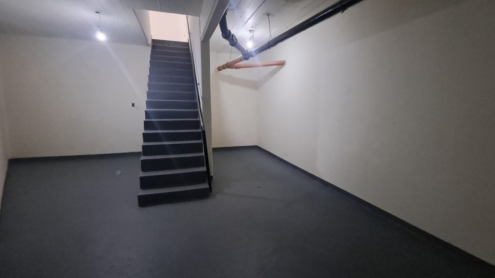 DEPARTAMENTO 2 AMB CON PATIO Y LOCAL CON DEPOSITO.REF.916