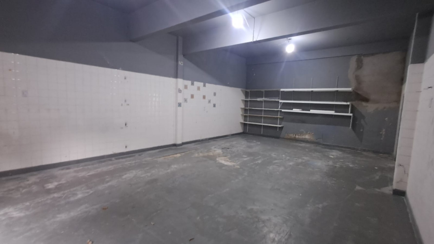 INMUEBLE SOBRE LOTE (8,66X53,69): LOCAL CON TERRAZA + 3 VIVIENDAS 3 AMB C/ PATIO REF. 917