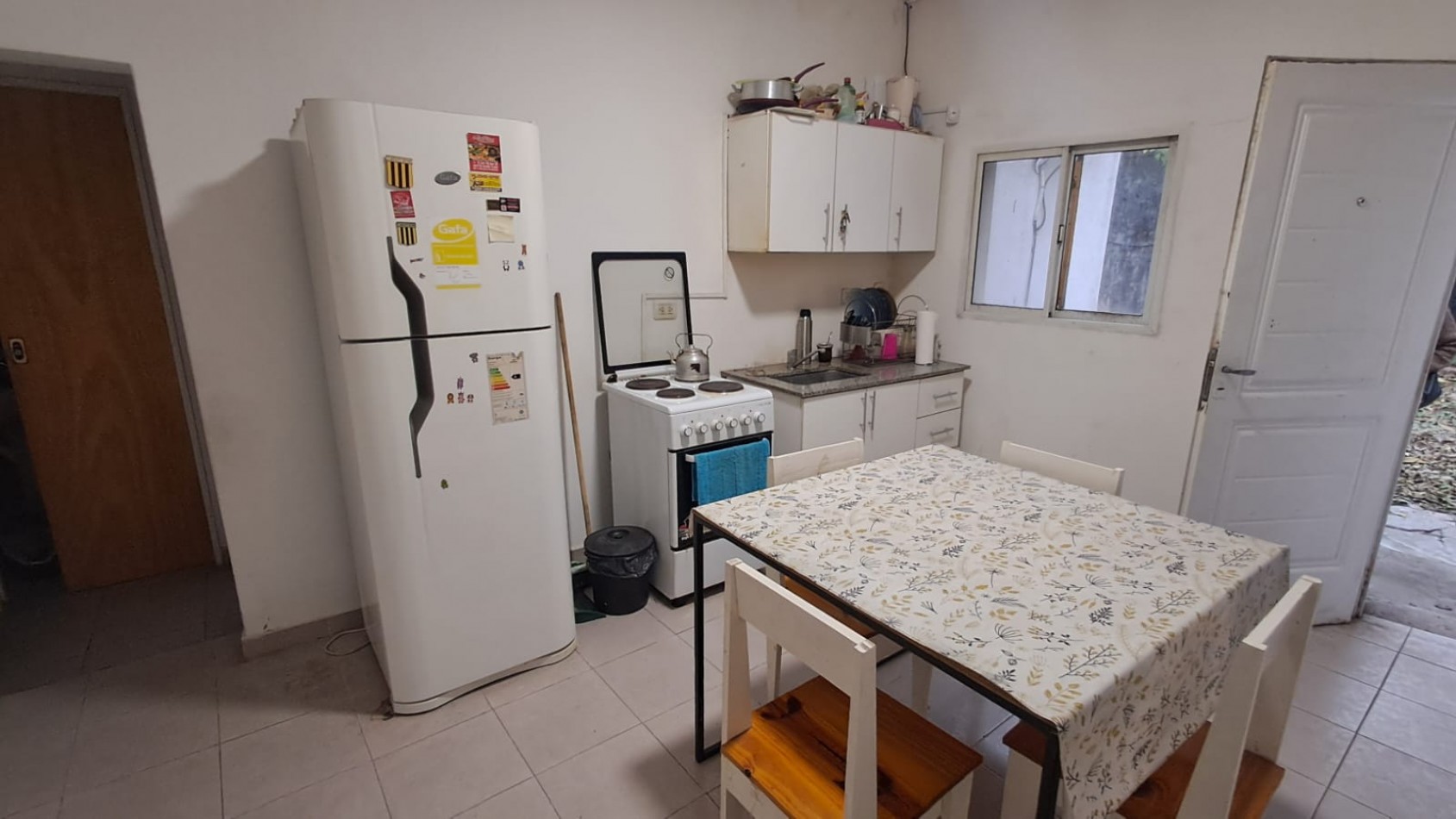 INMUEBLE SOBRE LOTE (8,66X53,69): LOCAL CON TERRAZA + 3 VIVIENDAS 3 AMB C/ PATIO REF. 917