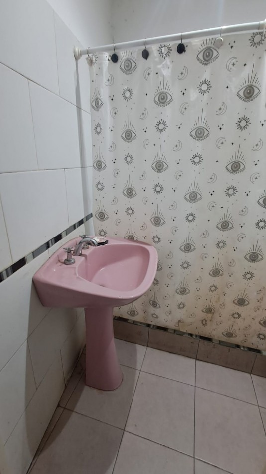 INMUEBLE SOBRE LOTE (8,66X53,69): LOCAL CON TERRAZA + 3 VIVIENDAS 3 AMB C/ PATIO REF. 917