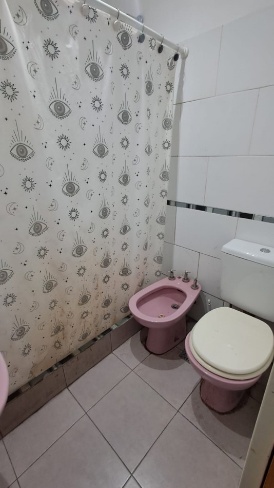 INMUEBLE SOBRE LOTE (8,66X53,69): LOCAL CON TERRAZA + 3 VIVIENDAS 3 AMB C/ PATIO REF. 917