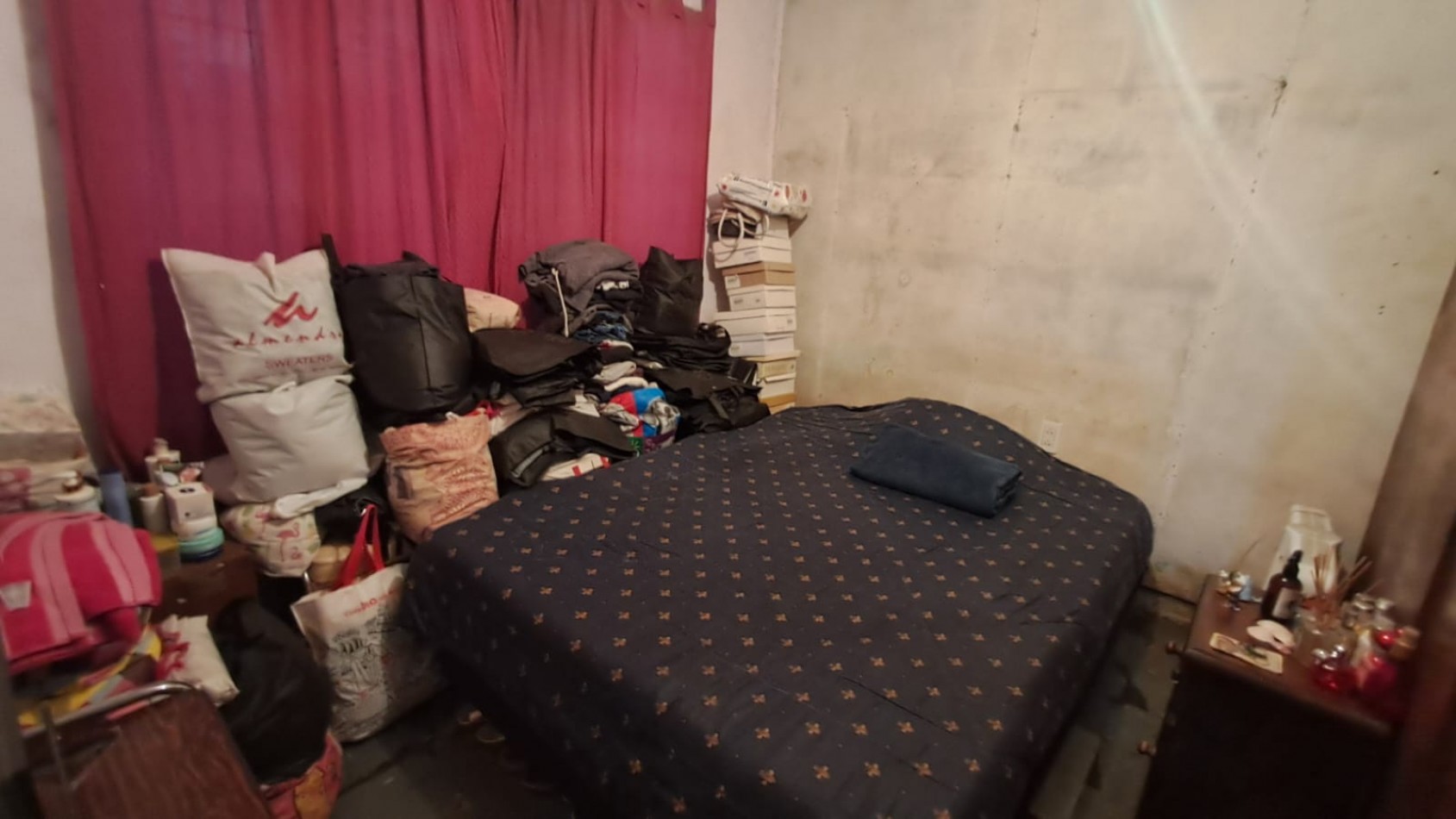 INMUEBLE SOBRE LOTE (8,66X53,69): LOCAL CON TERRAZA + 3 VIVIENDAS 3 AMB C/ PATIO REF. 917