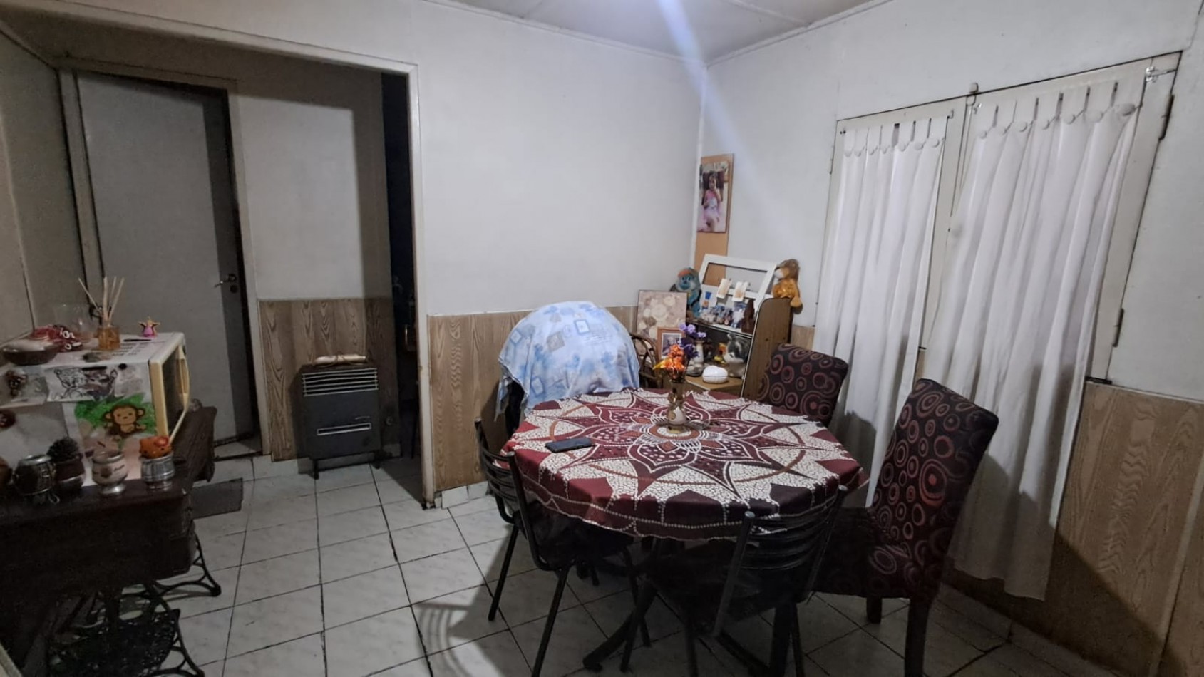 INMUEBLE SOBRE LOTE (8,66X53,69): LOCAL CON TERRAZA + 3 VIVIENDAS 3 AMB C/ PATIO REF. 917