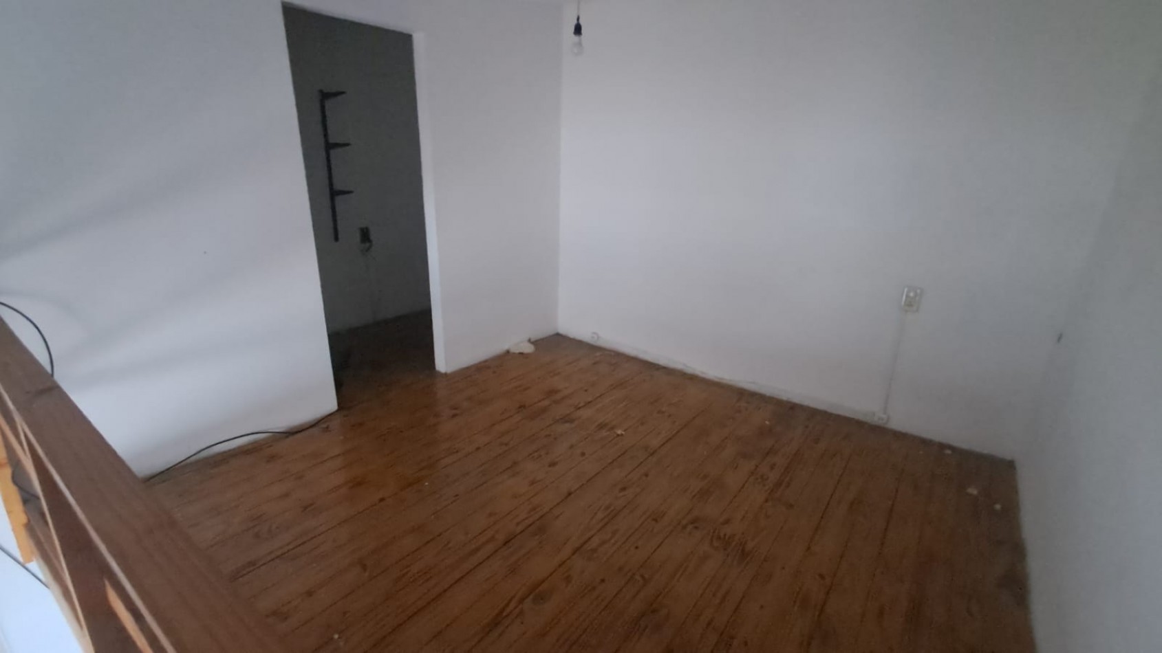 INMUEBLE SOBRE LOTE (8,66X53,69): LOCAL CON TERRAZA + 3 VIVIENDAS 3 AMB C/ PATIO REF. 917