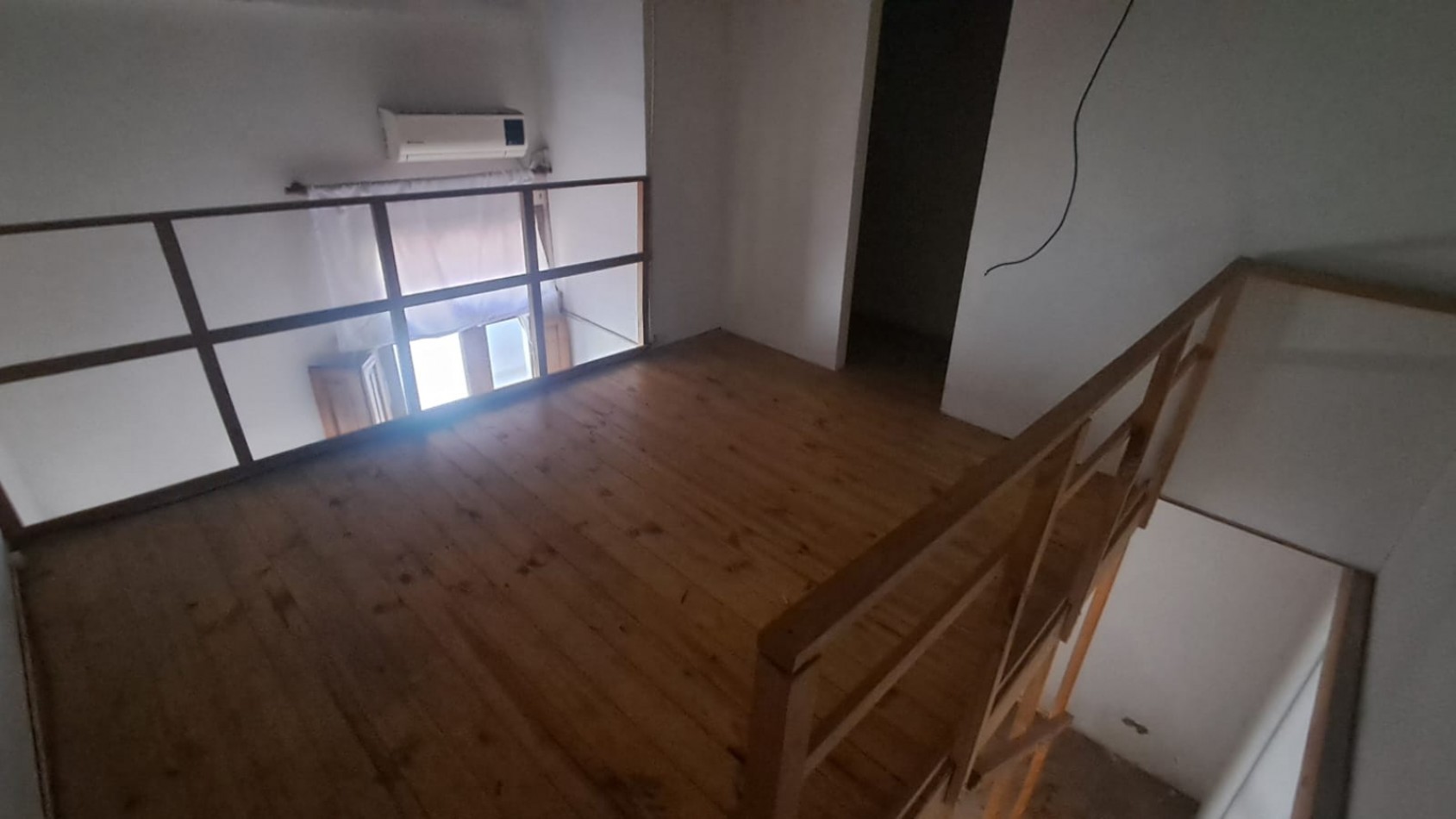 INMUEBLE SOBRE LOTE (8,66X53,69): LOCAL CON TERRAZA + 3 VIVIENDAS 3 AMB C/ PATIO REF. 917