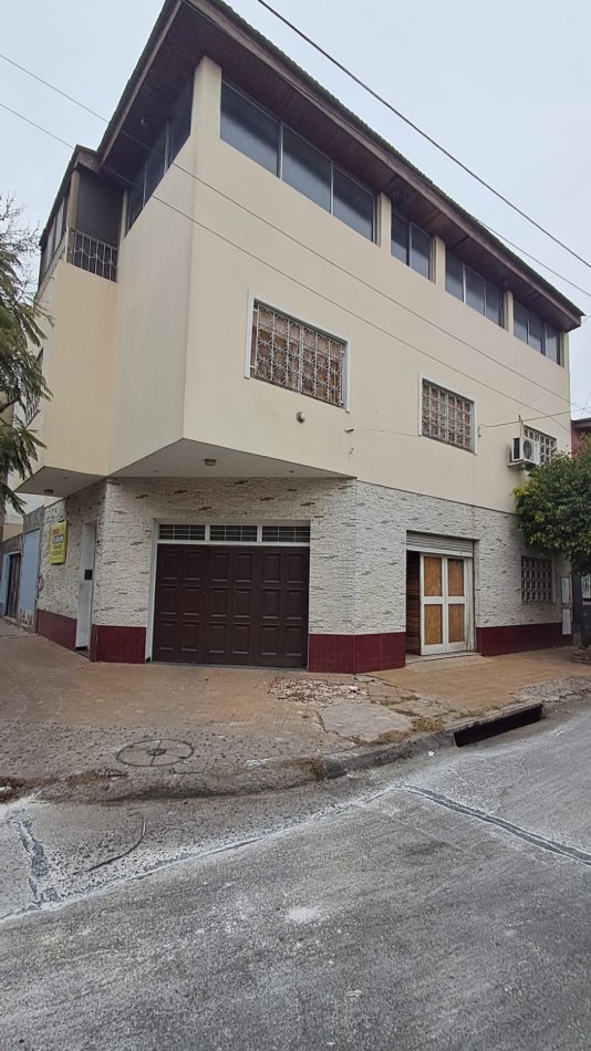  CASA CON 3 DORMITORIOS, GRAN SALA DE JUEGOS Y LOCAL.REF.924
