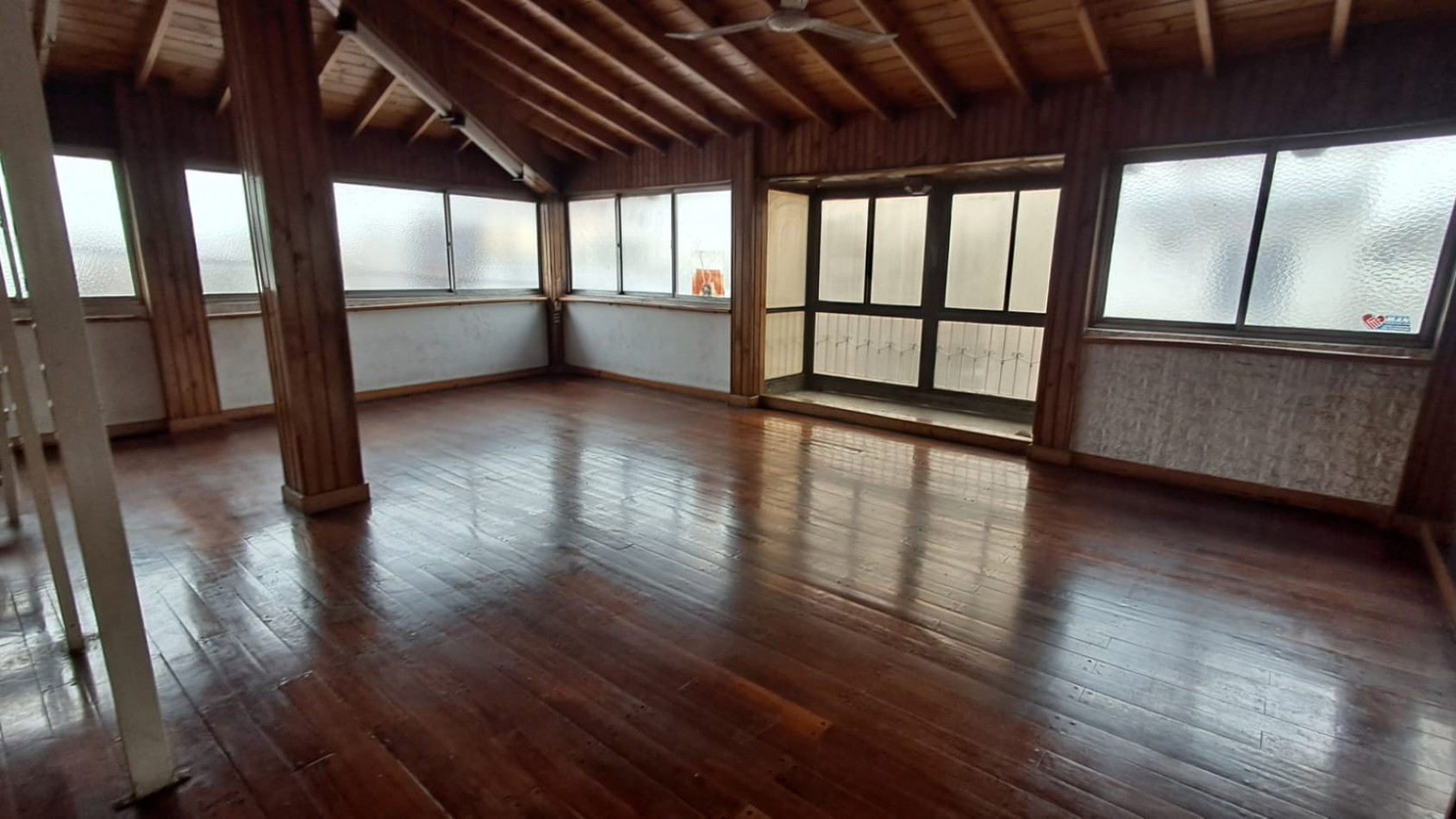  CASA CON 3 DORMITORIOS, GRAN SALA DE JUEGOS Y LOCAL.REF.924