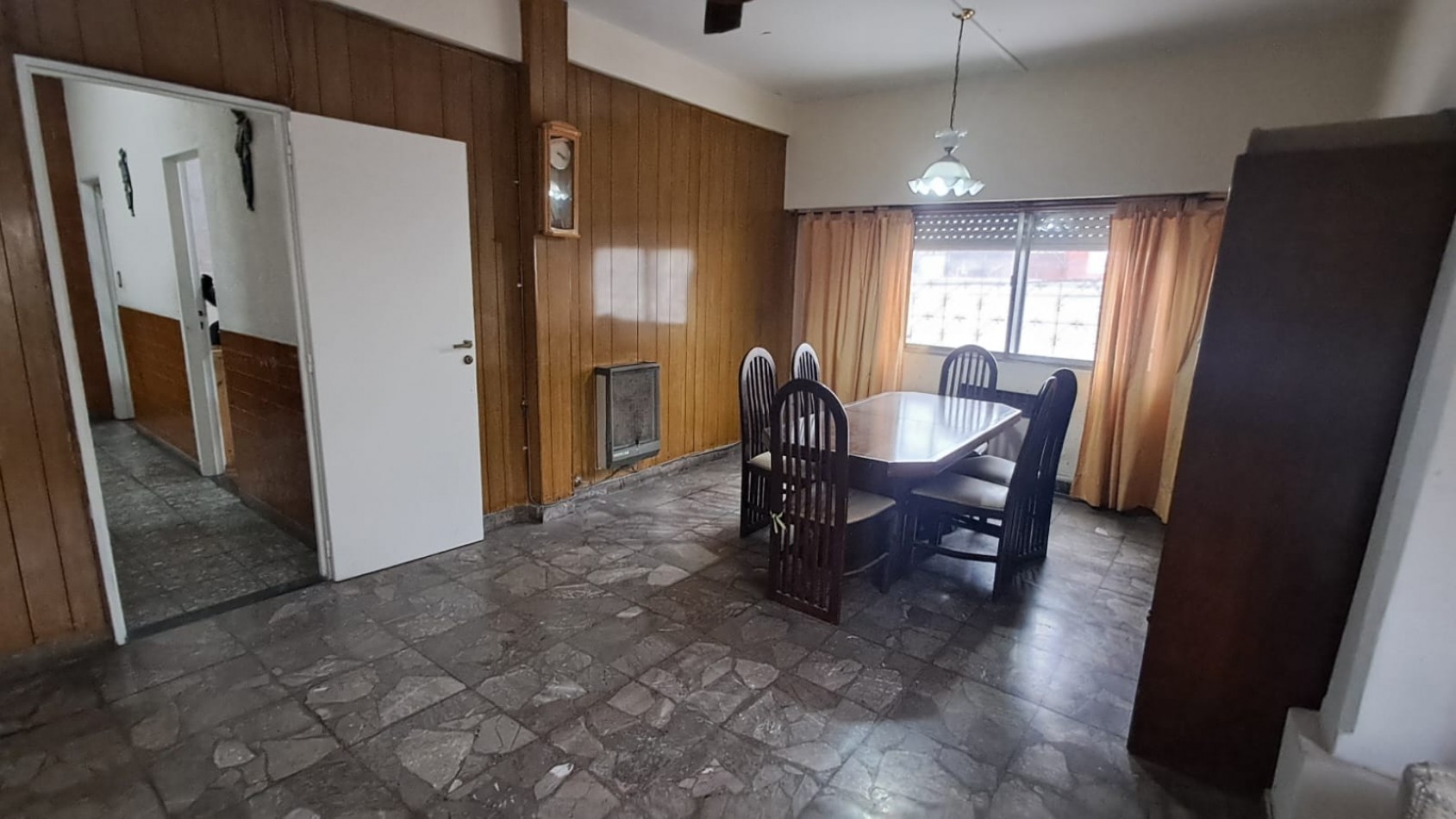  CASA CON 3 DORMITORIOS, GRAN SALA DE JUEGOS Y LOCAL.REF.924