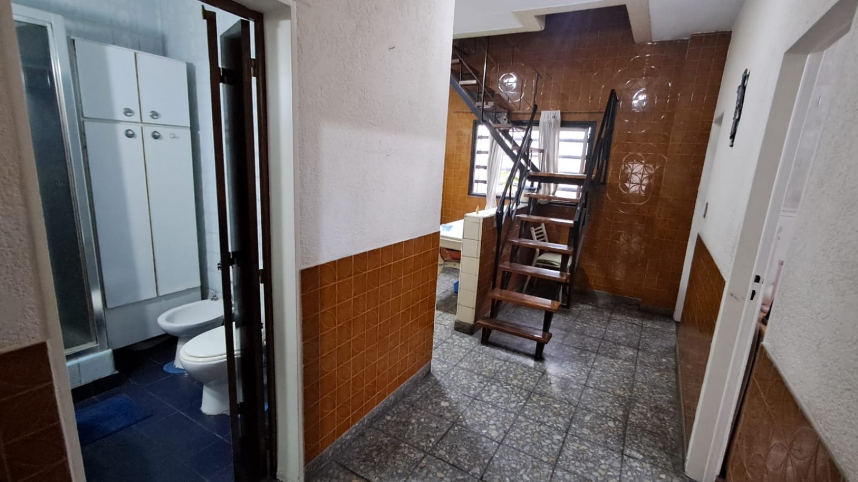  CASA CON 3 DORMITORIOS, GRAN SALA DE JUEGOS Y LOCAL.REF.924