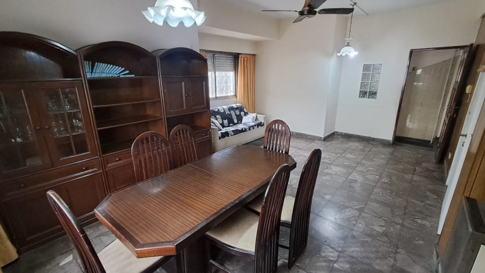 CASA CON 3 DORMITORIOS, GRAN SALA DE JUEGOS Y LOCAL.REF.924