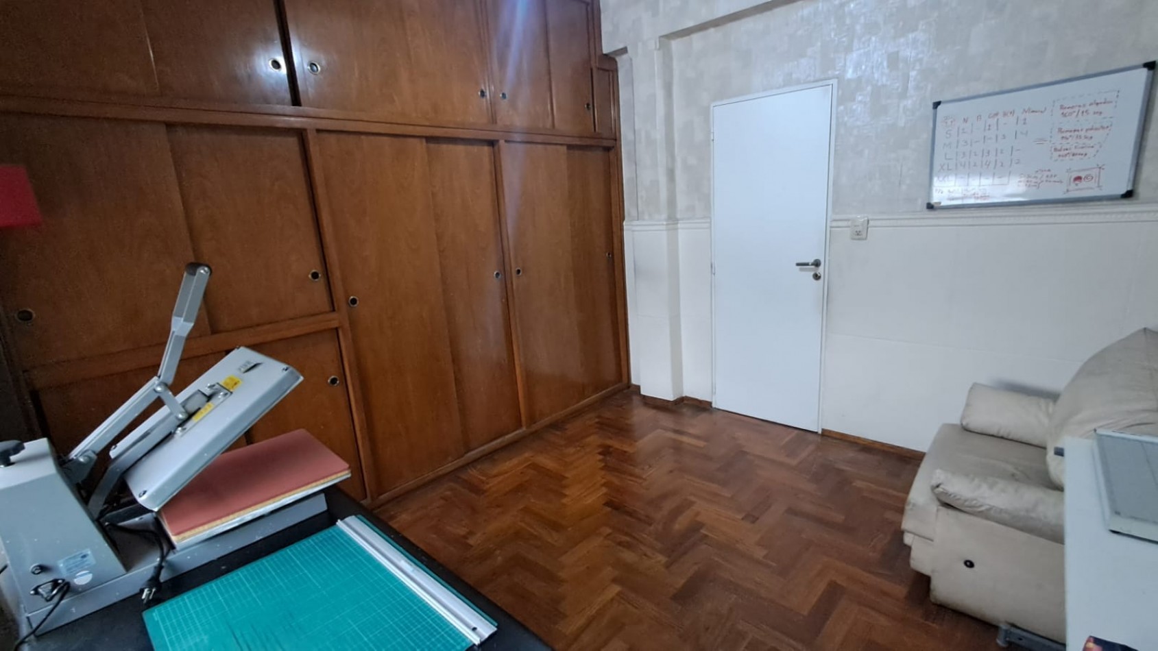  CASA CON 3 DORMITORIOS, GRAN SALA DE JUEGOS Y LOCAL.REF.924