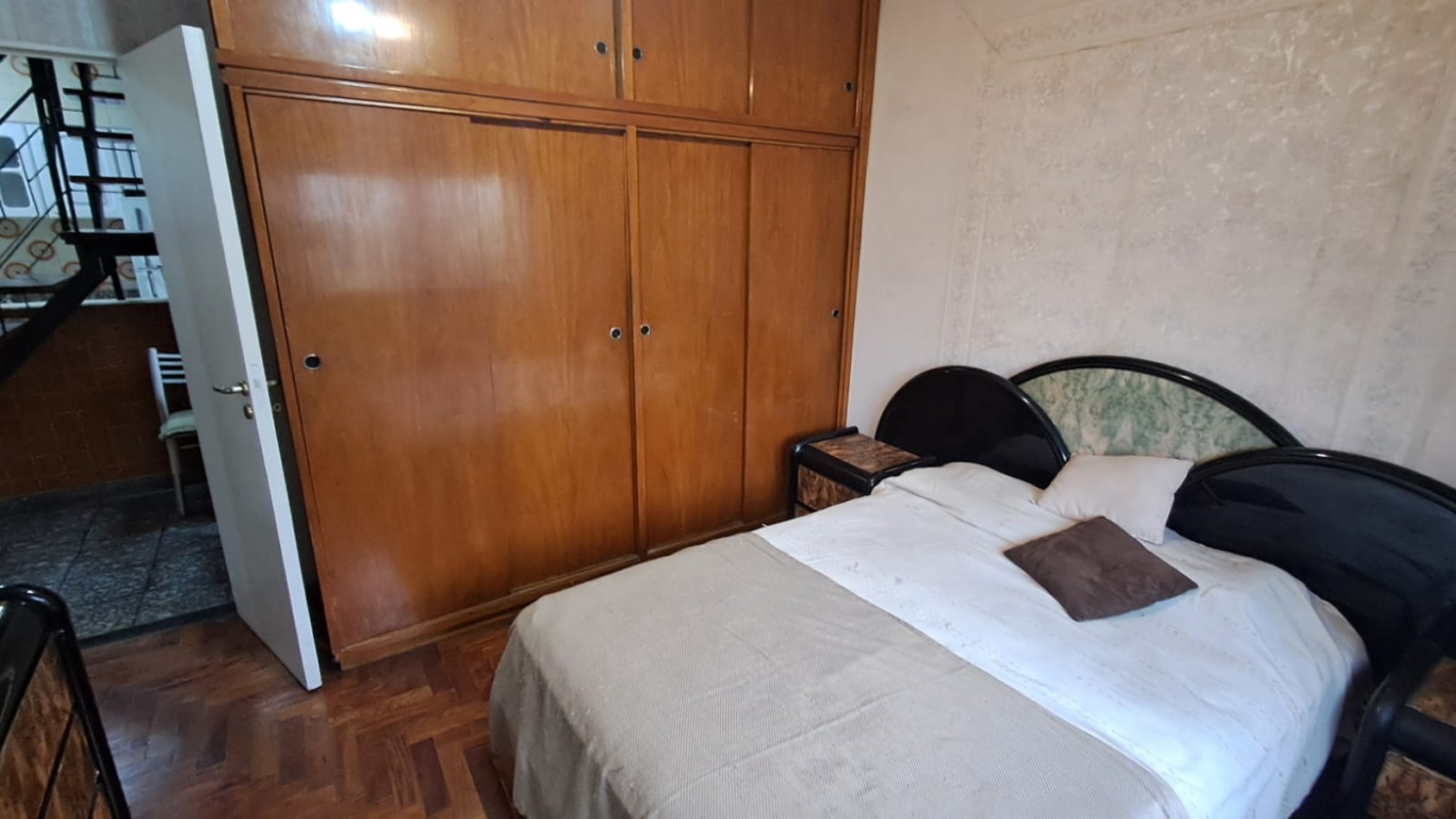  CASA CON 3 DORMITORIOS, GRAN SALA DE JUEGOS Y LOCAL.REF.924