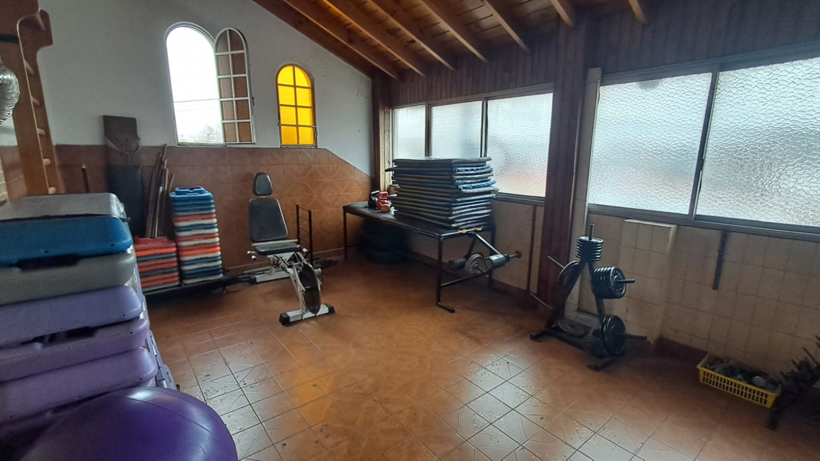  CASA CON 3 DORMITORIOS, GRAN SALA DE JUEGOS Y LOCAL.REF.924