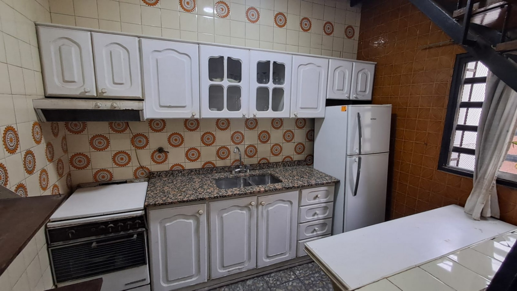  CASA CON 3 DORMITORIOS, GRAN SALA DE JUEGOS Y LOCAL.REF.924