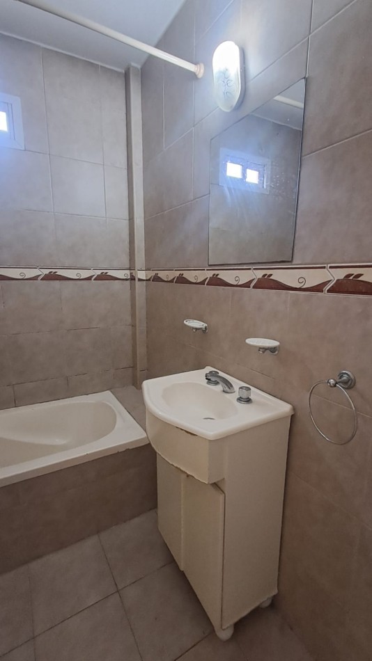 DEPARTAMENTO 2 AMBIENTRE CON BALCON FRANCES (CENTRICO)
