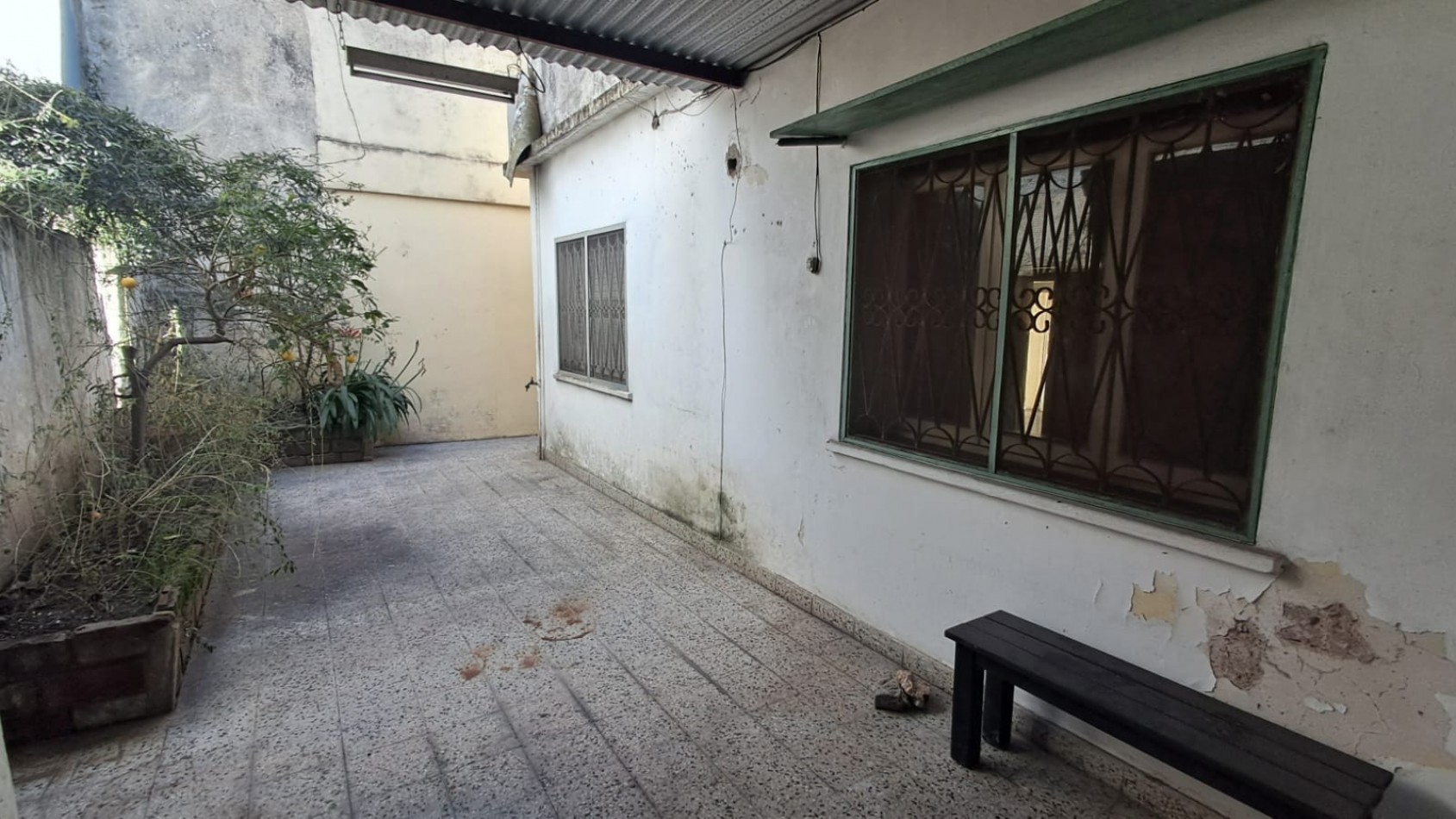  CASA 3 AMBIENTES CON COCHERA, TERRAZA Y CUARTO GUARDA UTILES.REF.928