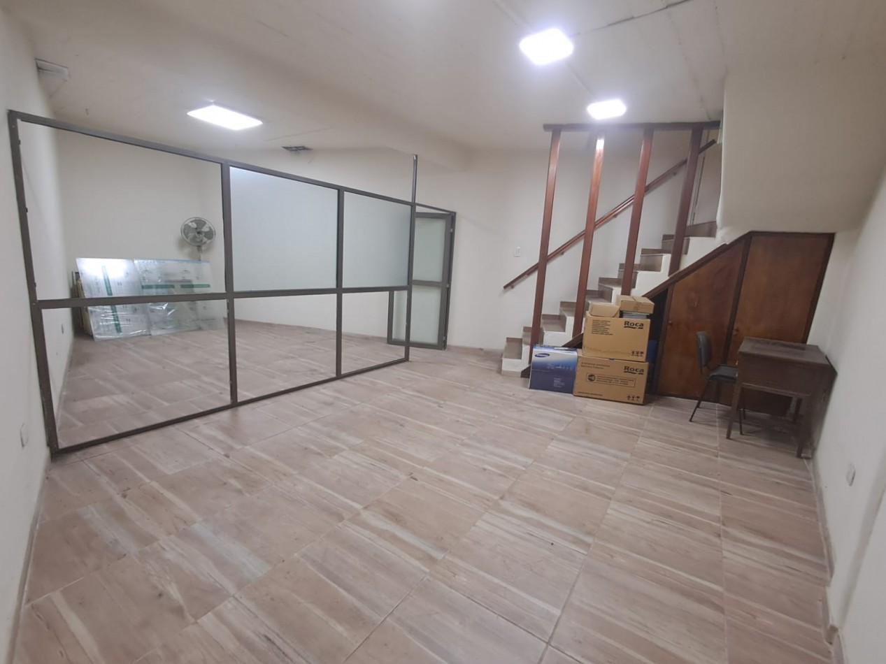 LOCAL CON DEPOSITO Y BAÑO EN ZONA COMERCIAL MAYORISTA REF. 832/A