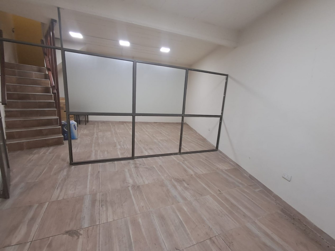 LOCAL CON DEPOSITO Y BAÑO EN ZONA COMERCIAL MAYORISTA REF. 832/A