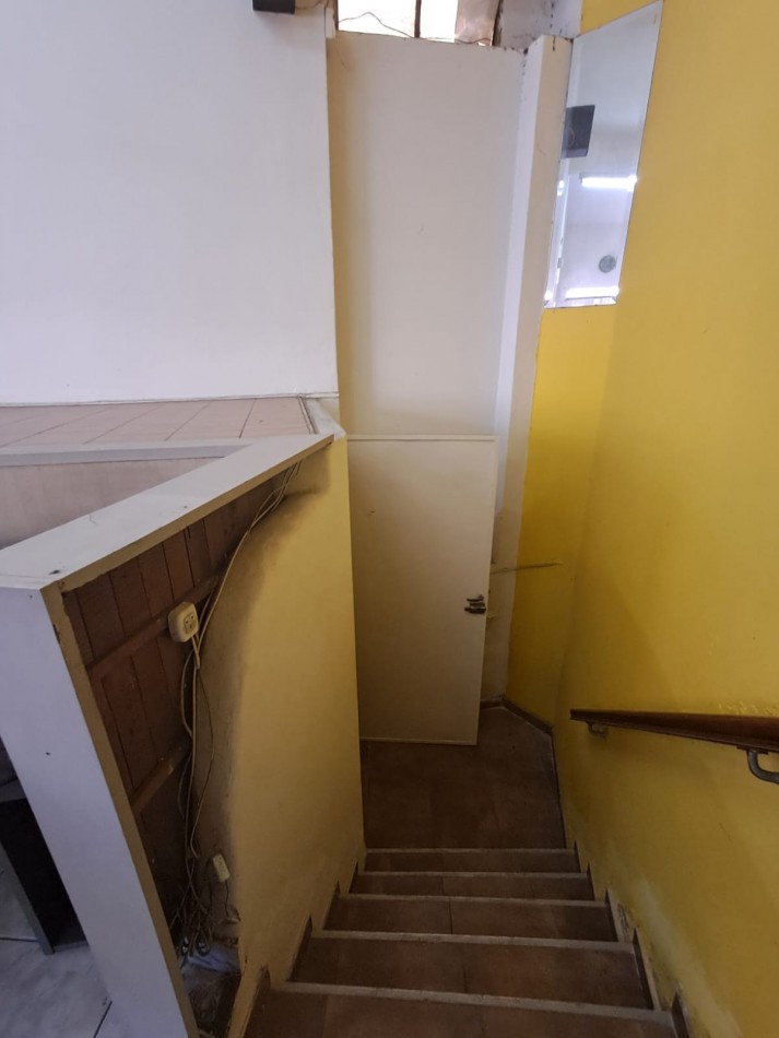 LOCAL CON DEPOSITO Y BAÑO EN ZONA COMERCIAL MAYORISTA REF. 832/A