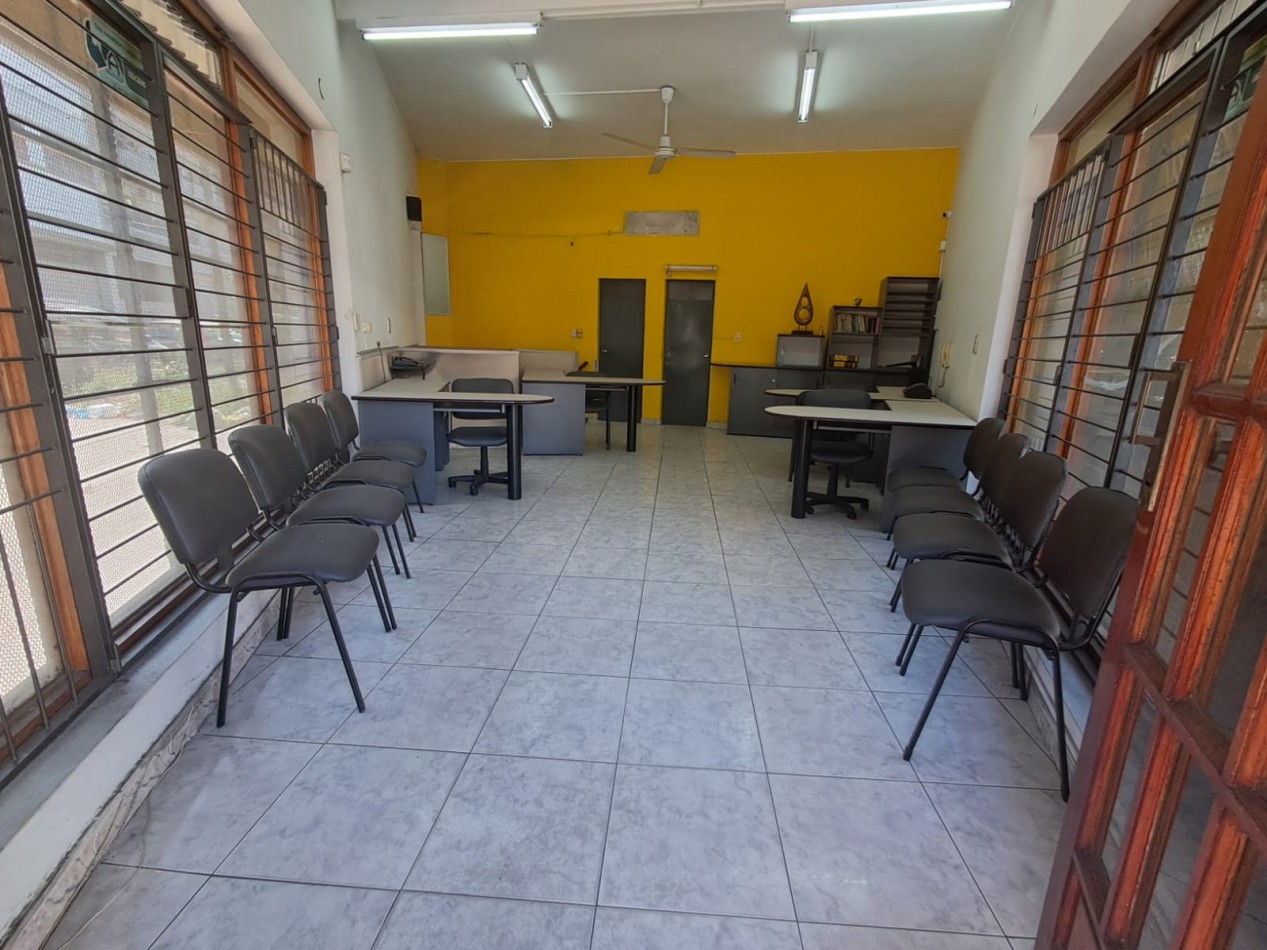 LOCAL CON DEPOSITO Y BAÑO EN ZONA COMERCIAL MAYORISTA REF. 832/A