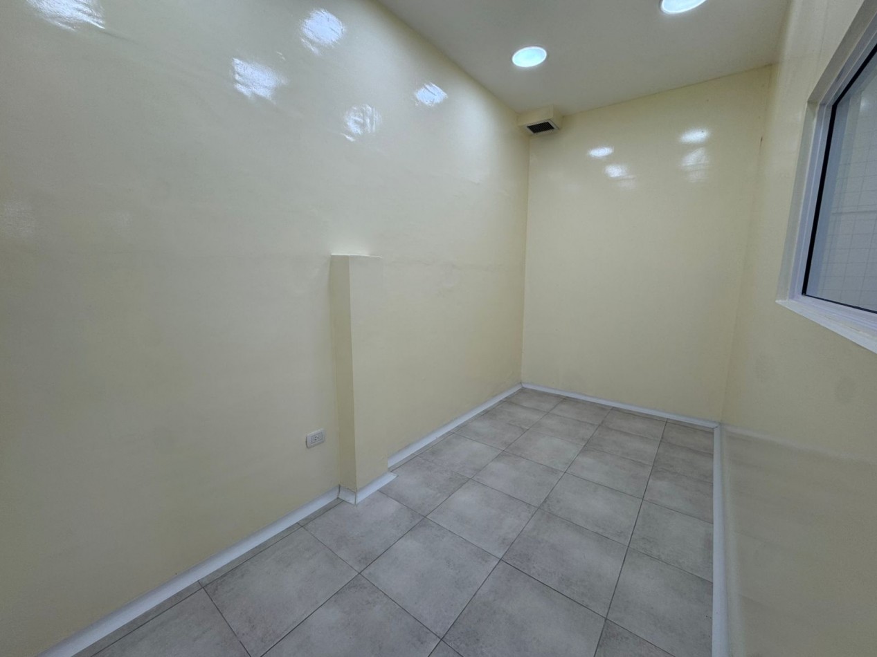 GALPON EN EXCELENTE ESTADO DE 400MTS2 CON VIVIENDA U OFICINAS, DEPOSITOS Y MONTACARGA.REF.931 