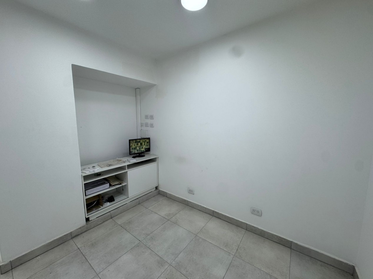 GALPON EN EXCELENTE ESTADO DE 400MTS2 CON VIVIENDA U OFICINAS, DEPOSITOS Y MONTACARGA.REF.931 