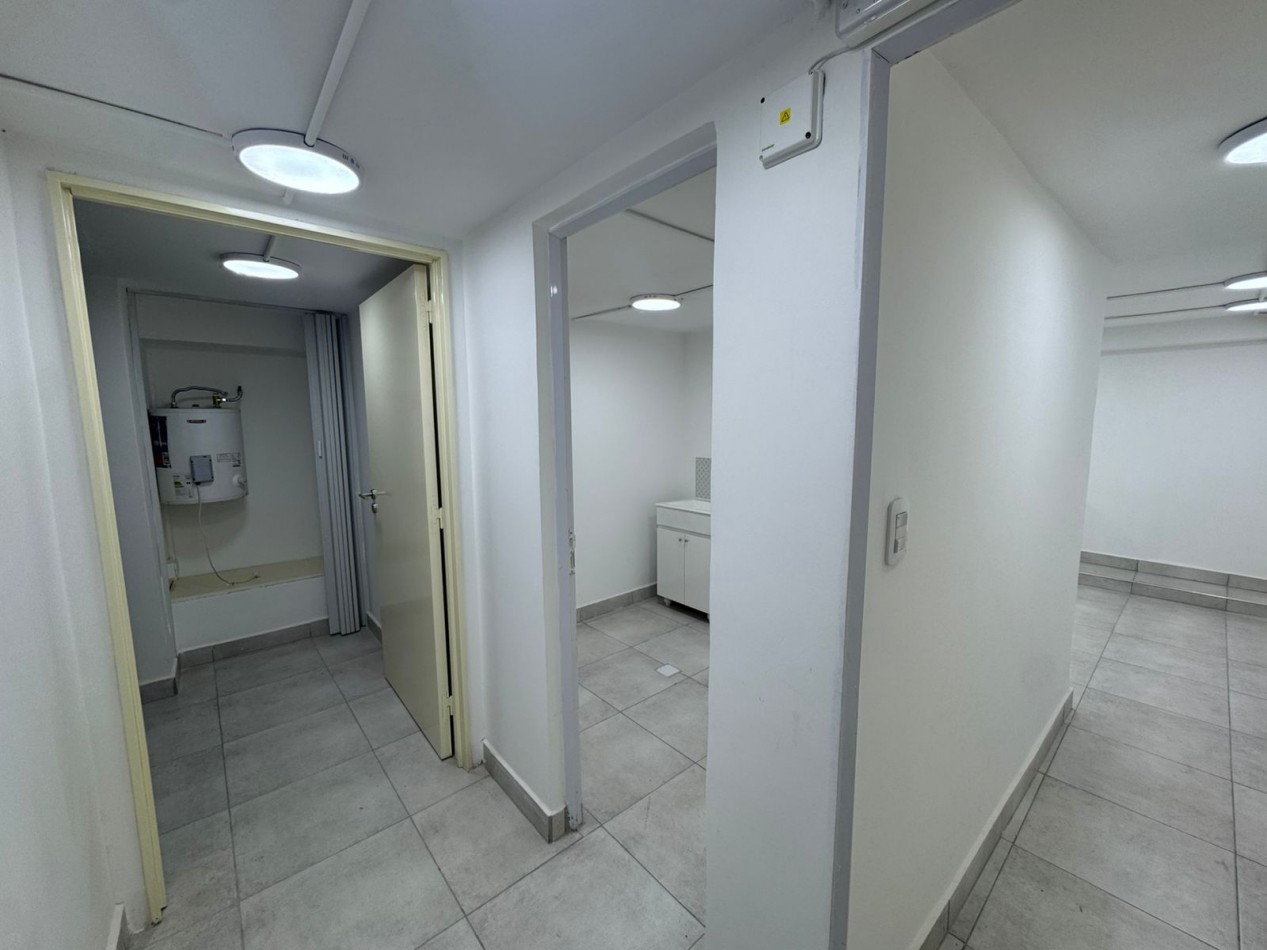 GALPON EN EXCELENTE ESTADO DE 400MTS2 CON VIVIENDA U OFICINAS, DEPOSITOS Y MONTACARGA.REF.931 