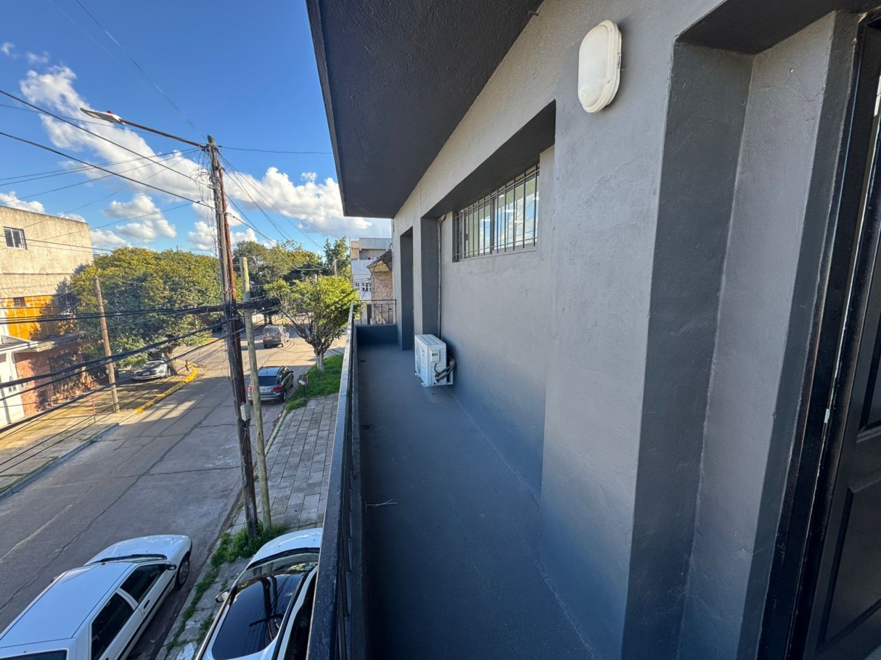 GALPON EN EXCELENTE ESTADO DE 400MTS2 CON VIVIENDA U OFICINAS, DEPOSITOS Y MONTACARGA.REF.931 