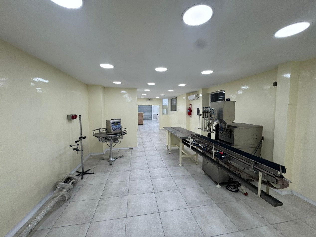 GALPON EN EXCELENTE ESTADO DE 400MTS2 CON VIVIENDA U OFICINAS, DEPOSITOS Y MONTACARGA.REF.931 
