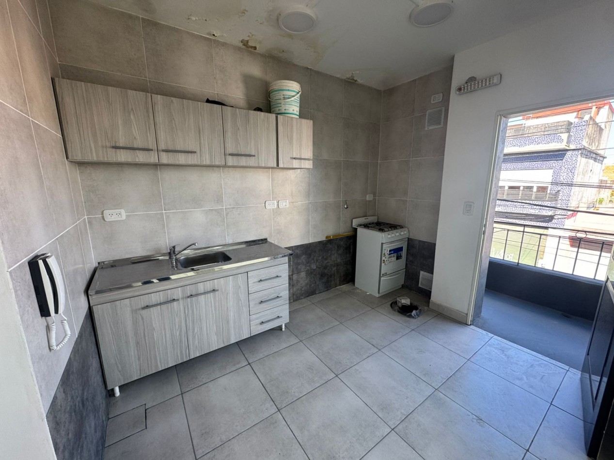GALPON EN EXCELENTE ESTADO DE 400MTS2 CON VIVIENDA U OFICINAS, DEPOSITOS Y MONTACARGA.REF.931 