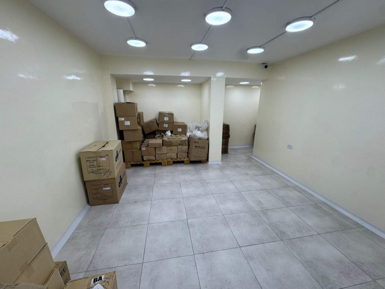 GALPON EN EXCELENTE ESTADO DE 400MTS2 CON VIVIENDA U OFICINAS, DEPOSITOS Y MONTACARGA.REF.931 