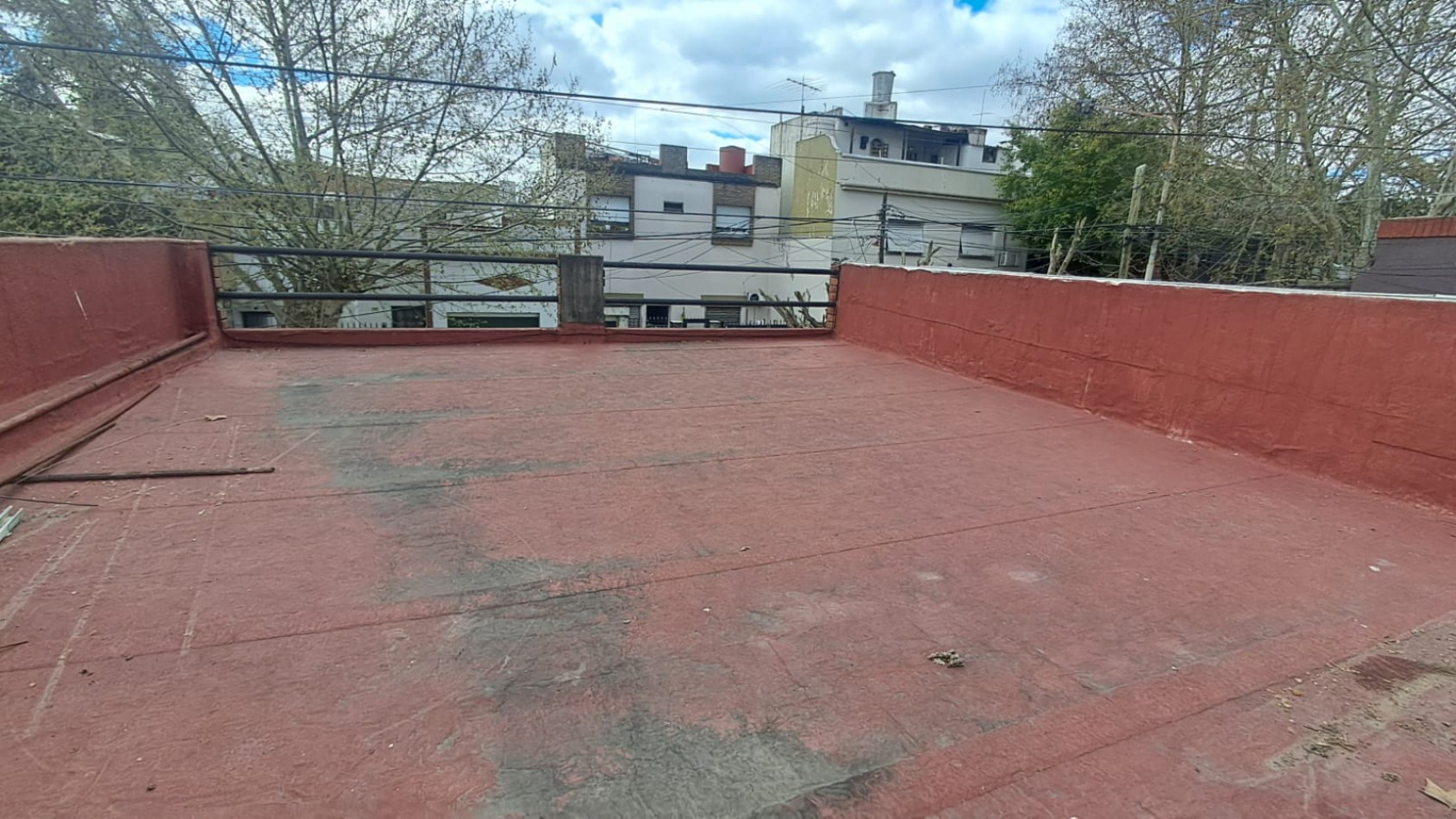 CASA 3 AMB CON PATIO CON PARRILLA, LAVADERO CUBIERTO Y TERRAZA.REF.932