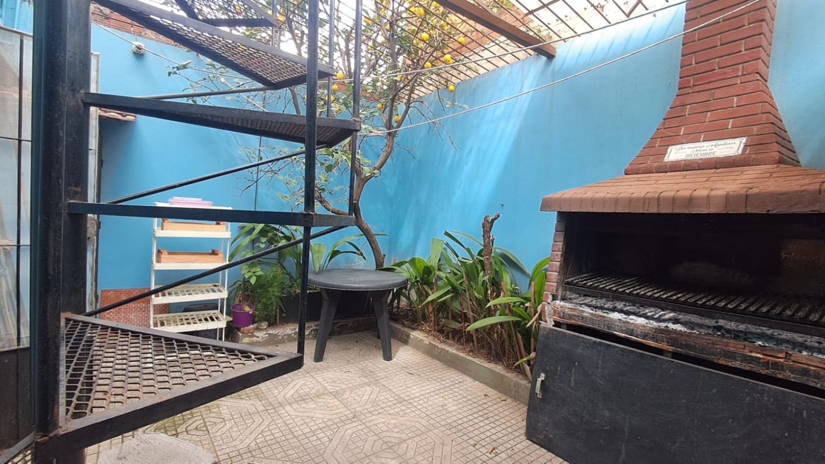 CASA 3 AMB CON PATIO CON PARRILLA, LAVADERO CUBIERTO Y TERRAZA.REF.932