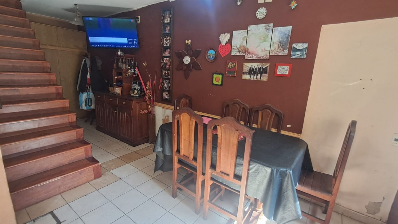  CASA IDEAL PARA 2 FAMILIAS, CASA AL FRENTE 3 AMB CON JARDIN Y GARAGE CUBIERTO/PASANTE Y CASA AL FONDO 5 AMB CON PATIO. REF.936