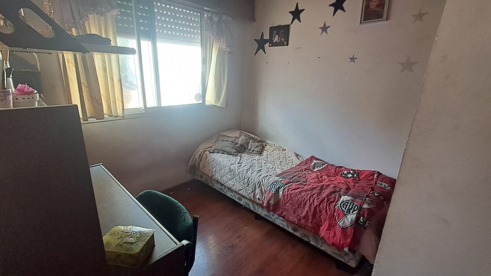  CASA IDEAL PARA 2 FAMILIAS, CASA AL FRENTE 3 AMB CON JARDIN Y GARAGE CUBIERTO/PASANTE Y CASA AL FONDO 5 AMB CON PATIO. REF.936
