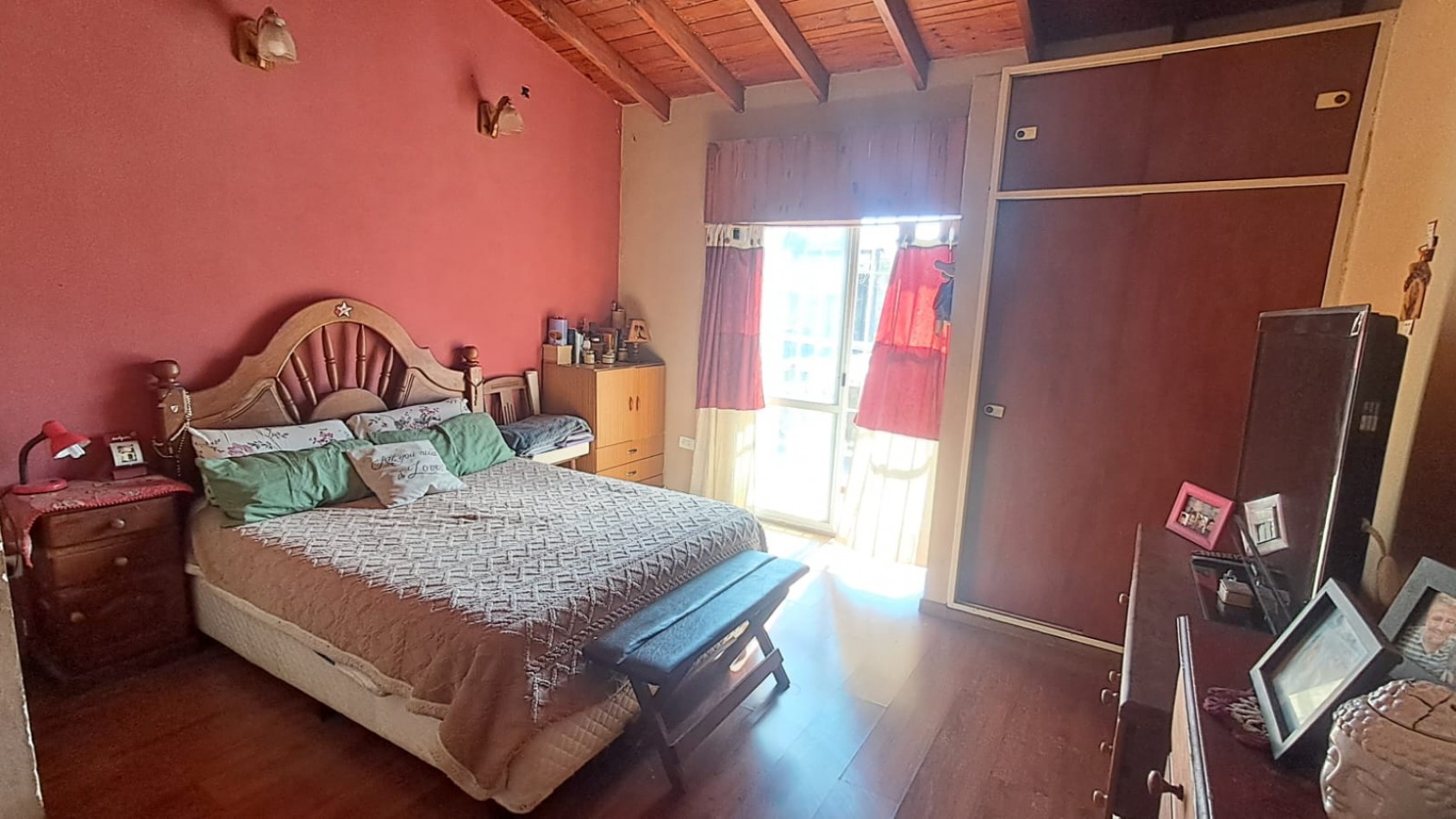  CASA IDEAL PARA 2 FAMILIAS, CASA AL FRENTE 3 AMB CON JARDIN Y GARAGE CUBIERTO/PASANTE Y CASA AL FONDO 5 AMB CON PATIO. REF.936