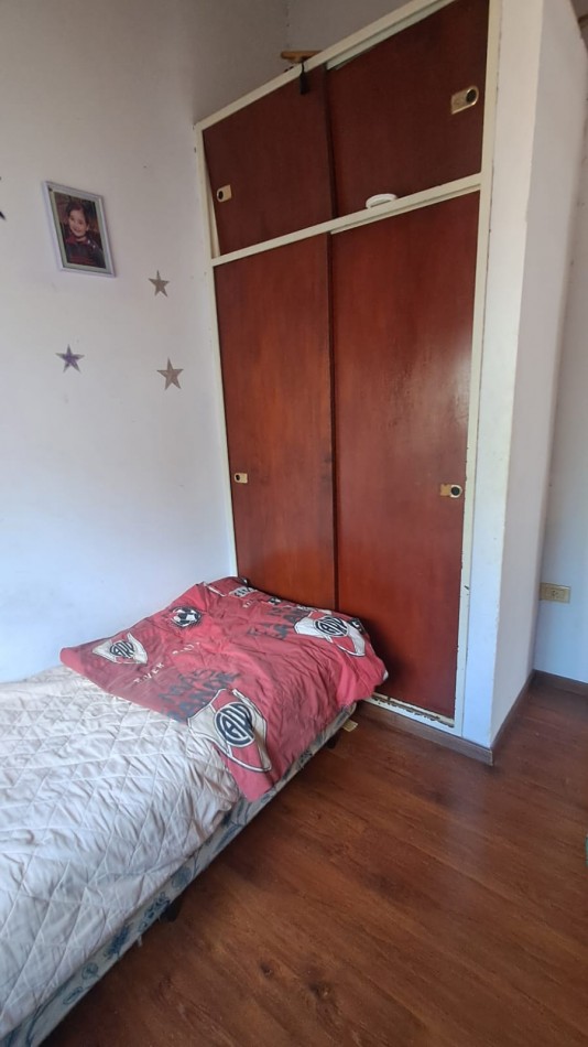  CASA IDEAL PARA 2 FAMILIAS, CASA AL FRENTE 3 AMB CON JARDIN Y GARAGE CUBIERTO/PASANTE Y CASA AL FONDO 5 AMB CON PATIO. REF.936