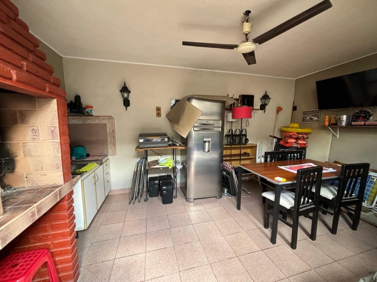 CASA 4 AMB CON PARQUE C/PILETA, QUINCHO, TERRAZA, GARAGE PASANTE CUB/SEMICUB Y GALPON REF.803/937