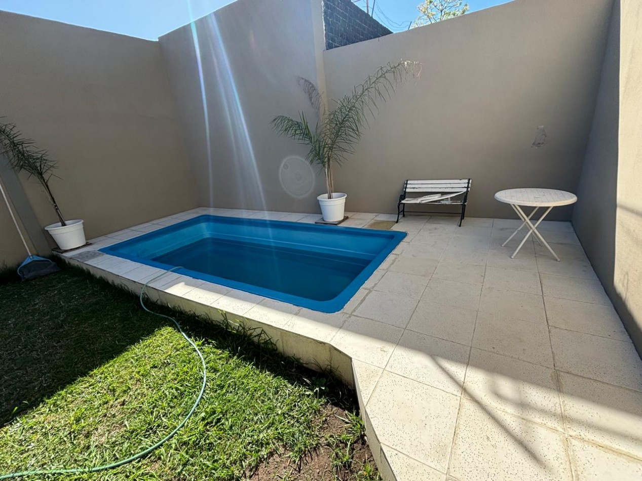 CASA 4 AMB CON PARQUE C/PILETA, QUINCHO, TERRAZA, GARAGE PASANTE CUB/SEMICUB Y GALPON REF.803/937