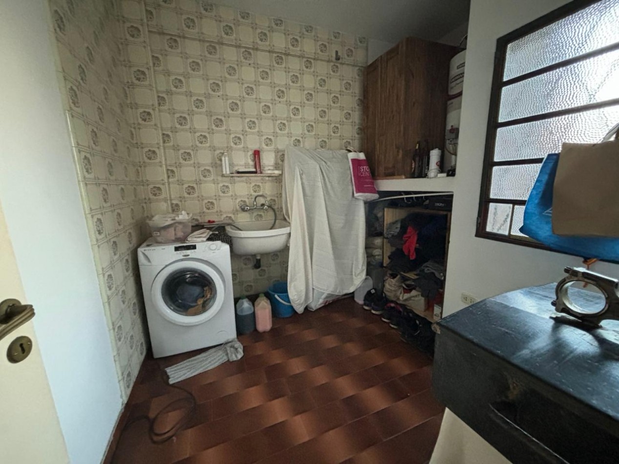 CASA 4 AMB CON PARQUE C/PILETA, QUINCHO, TERRAZA, GARAGE PASANTE CUB/SEMICUB Y GALPON REF.803/937
