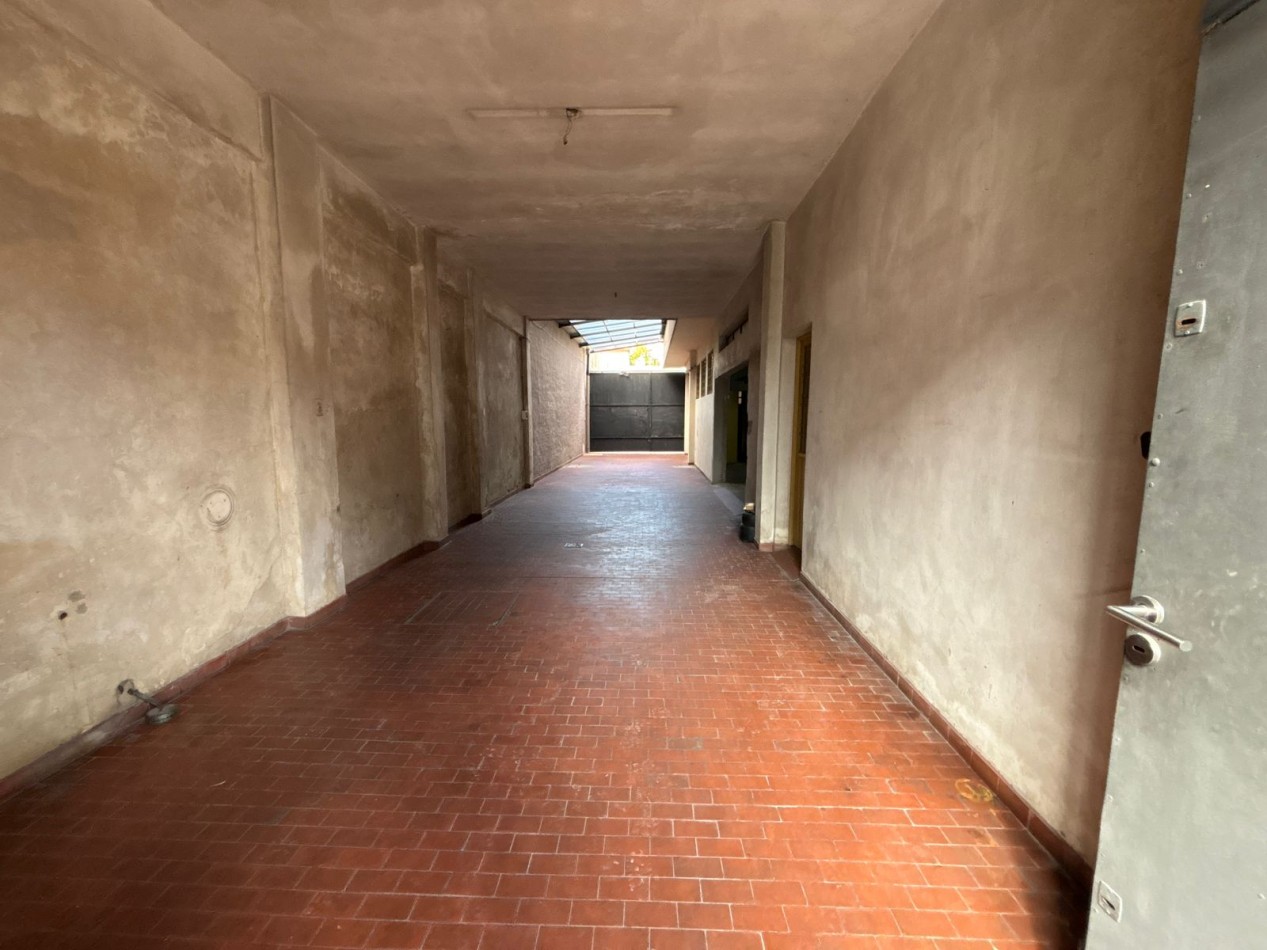 CASA 4 AMB CON PARQUE C/PILETA, QUINCHO, TERRAZA, GARAGE PASANTE CUB/SEMICUB Y GALPON REF.803/937